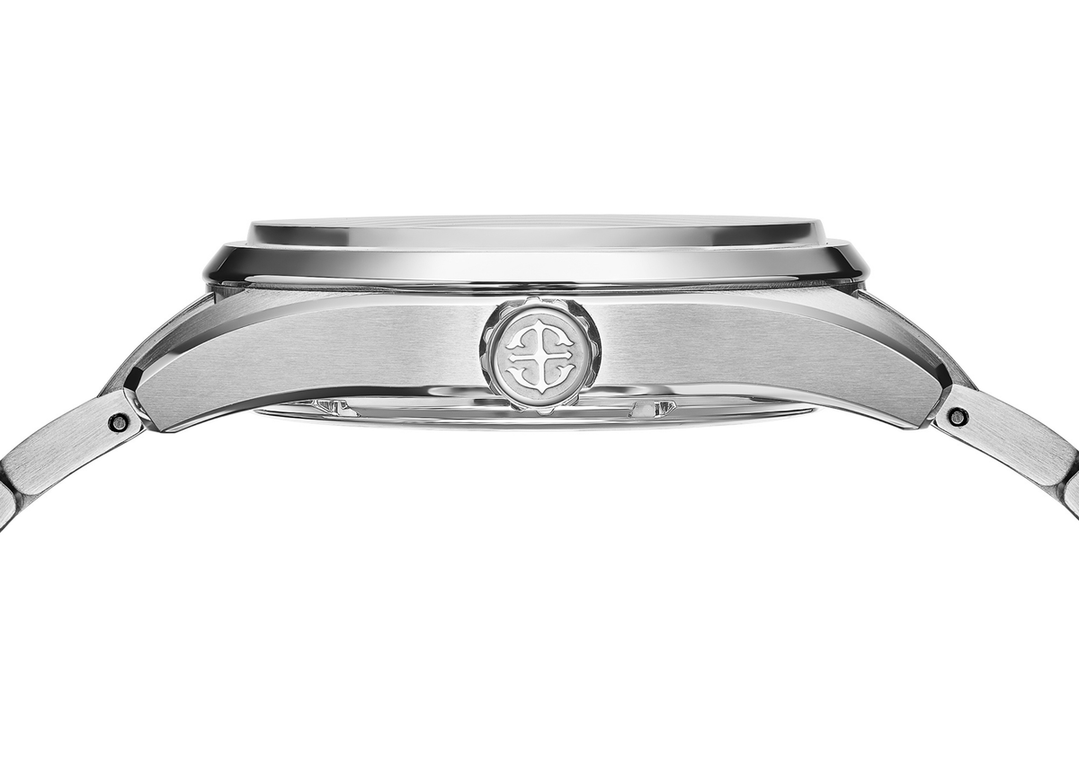 Box-domed sapphire crystal detail